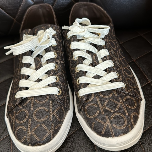 Calvin Klein Michaela - Picture 5 of 6